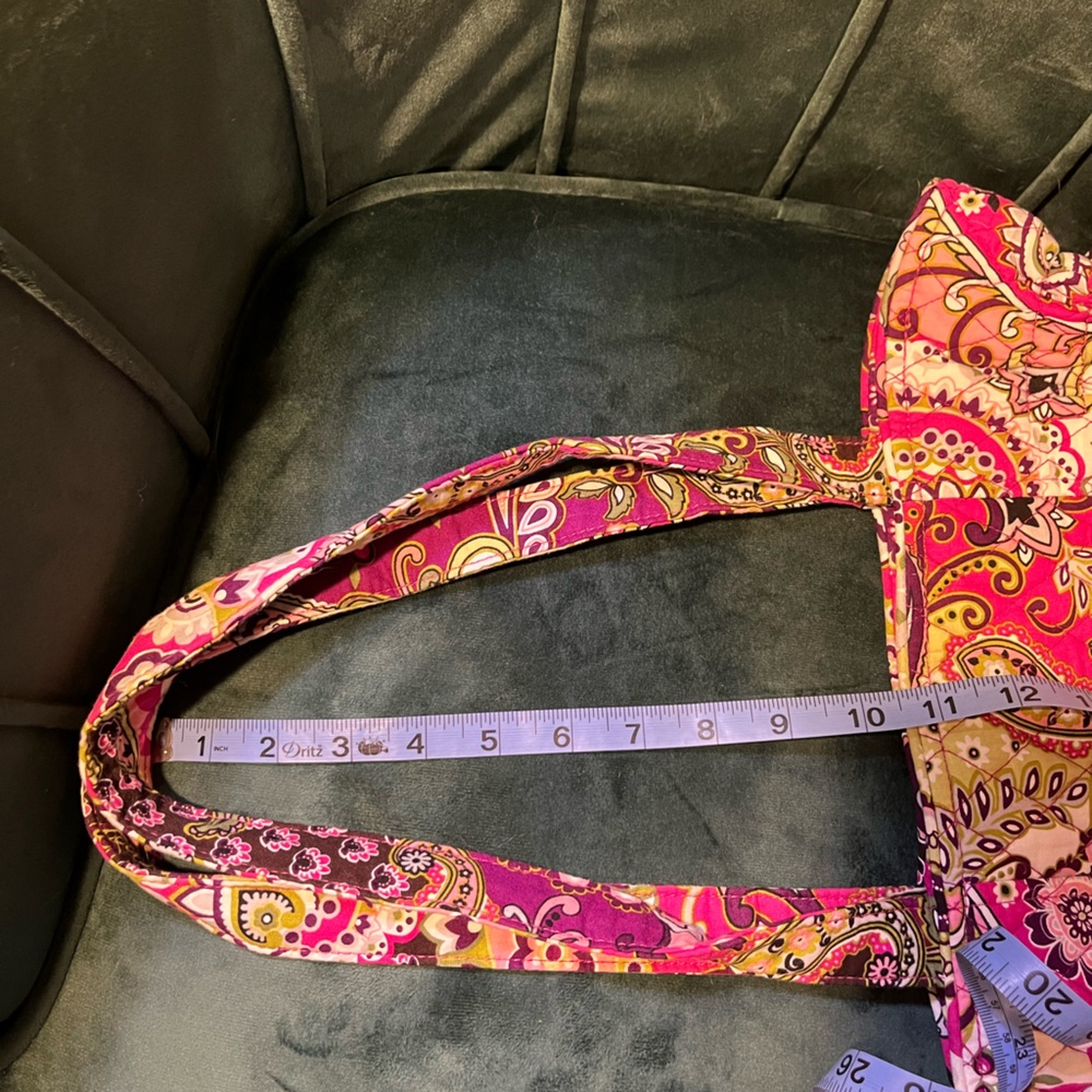 Vera Bradley [RETIRED] Very Berry Paisley On The Go Cinched Shoulder Bag - Picture 4 of 11